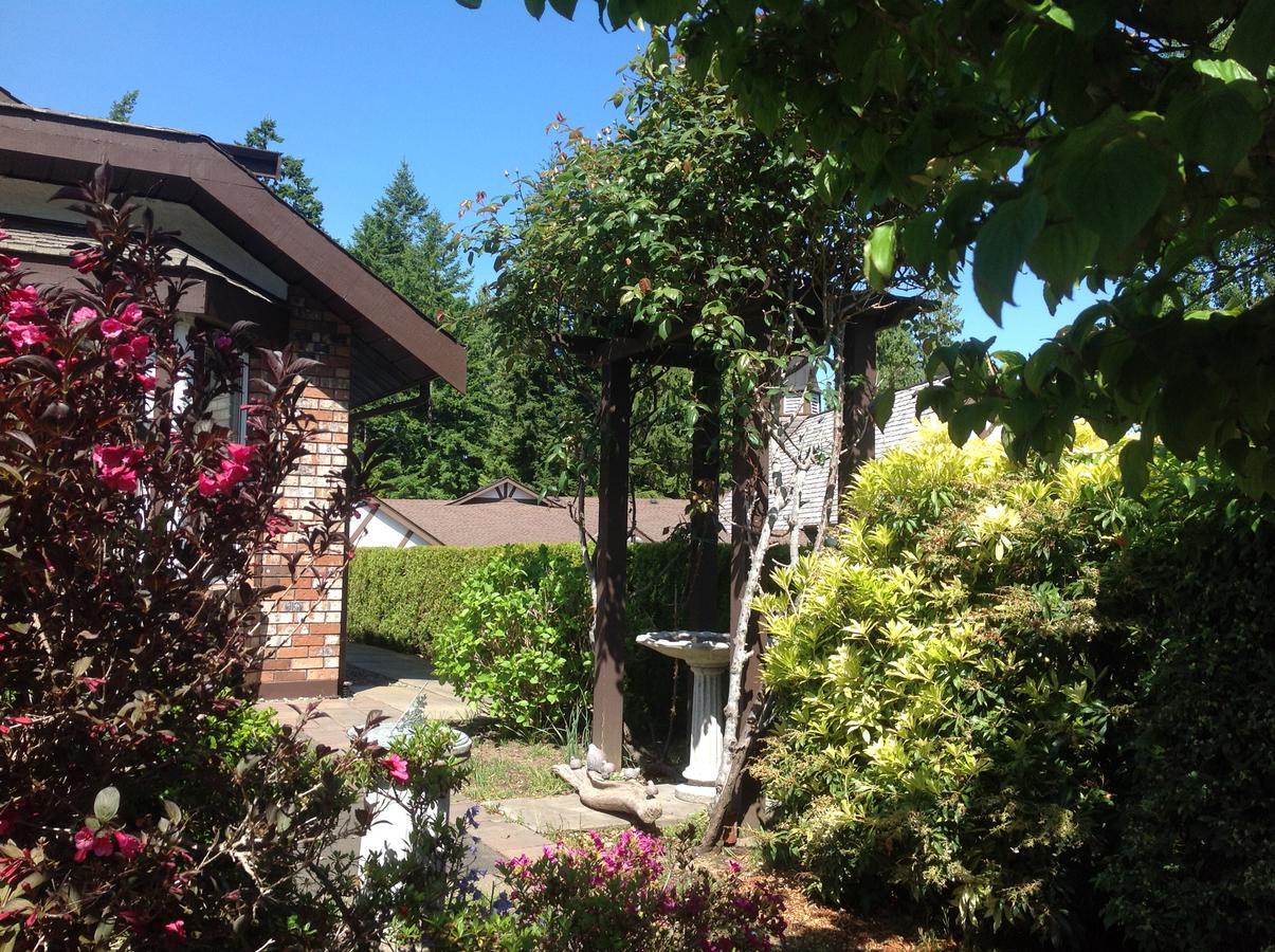 Laurel'S Cottage By Elevate Rooms Qualicum Beach Exterior photo